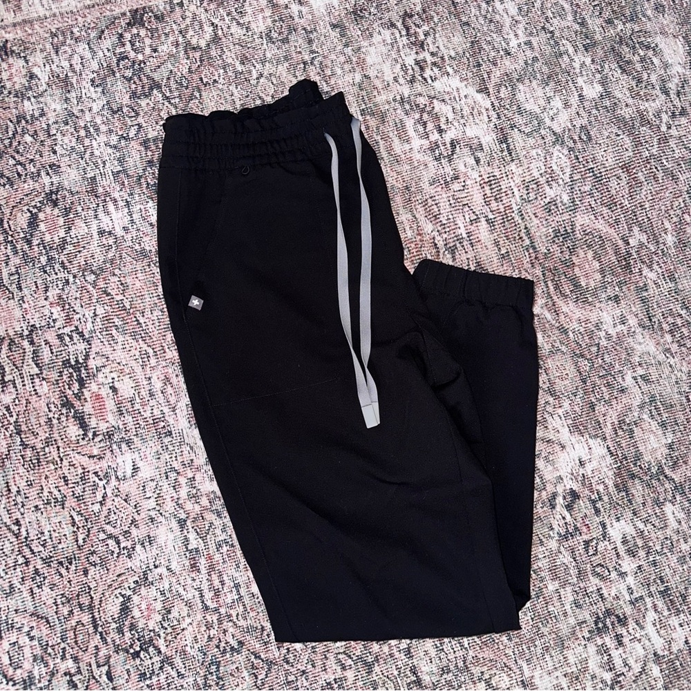 Figs Black Regina High Waisted Slim Jogger Scrub Pant - Size Large